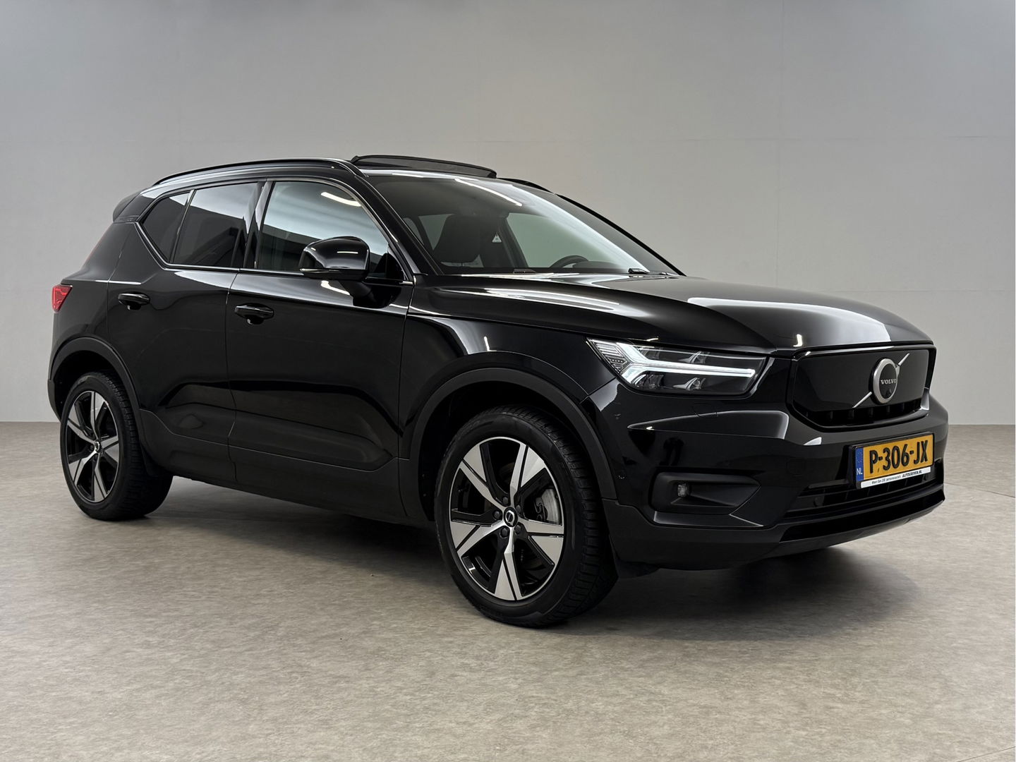 Volvo XC40 Recharge Pure Electric 69 kWh | SOH 94% | Snelladen | H/K | Pano | Memory | 360° | Virtual | Stoel/Stuur verw. | Trekh. | Adap. Cruise | Carplay | NAP