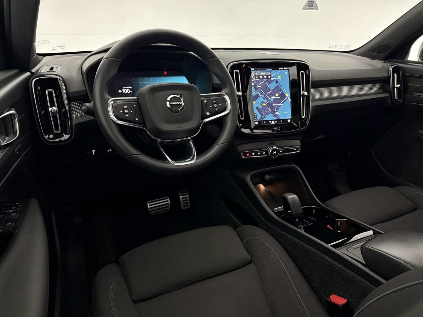 Volvo XC40 Recharge Pure Electric 69 kWh | SOH 94% | Snelladen | H/K | Pano | Memory | 360° | Virtual | Stoel/Stuur verw. | Trekh. | Adap. Cruise | Carplay | NAP