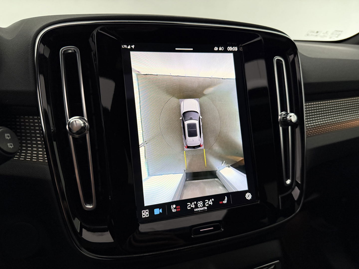 Volvo XC40 Recharge Pure Electric 69 kWh | SOH 94% | Snelladen | H/K | Pano | Memory | 360° | Virtual | Stoel/Stuur verw. | Trekh. | Adap. Cruise | Carplay | NAP