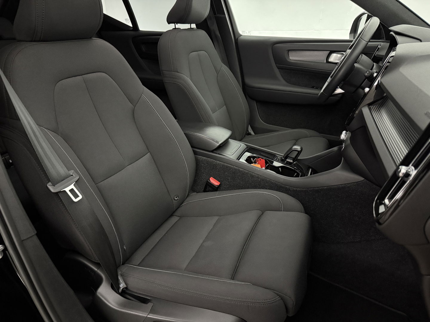 Volvo XC40 Recharge Pure Electric 69 kWh | SOH 94% | Snelladen | H/K | Pano | Memory | 360° | Virtual | Stoel/Stuur verw. | Trekh. | Adap. Cruise | Carplay | NAP