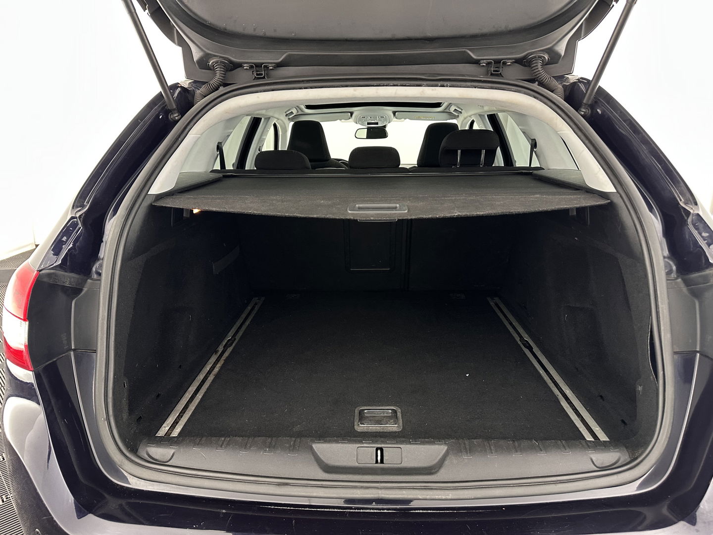 Peugeot 308 SW 1.6 BlueHDI Blue Lease Executive Pack *PANO | NAVI-FULLMAP | COMFORT-SEATS | PRIVACY-GLASS | CAMERA | ECC | PDC | CRUISE | TOWBAR | 16''ALU *