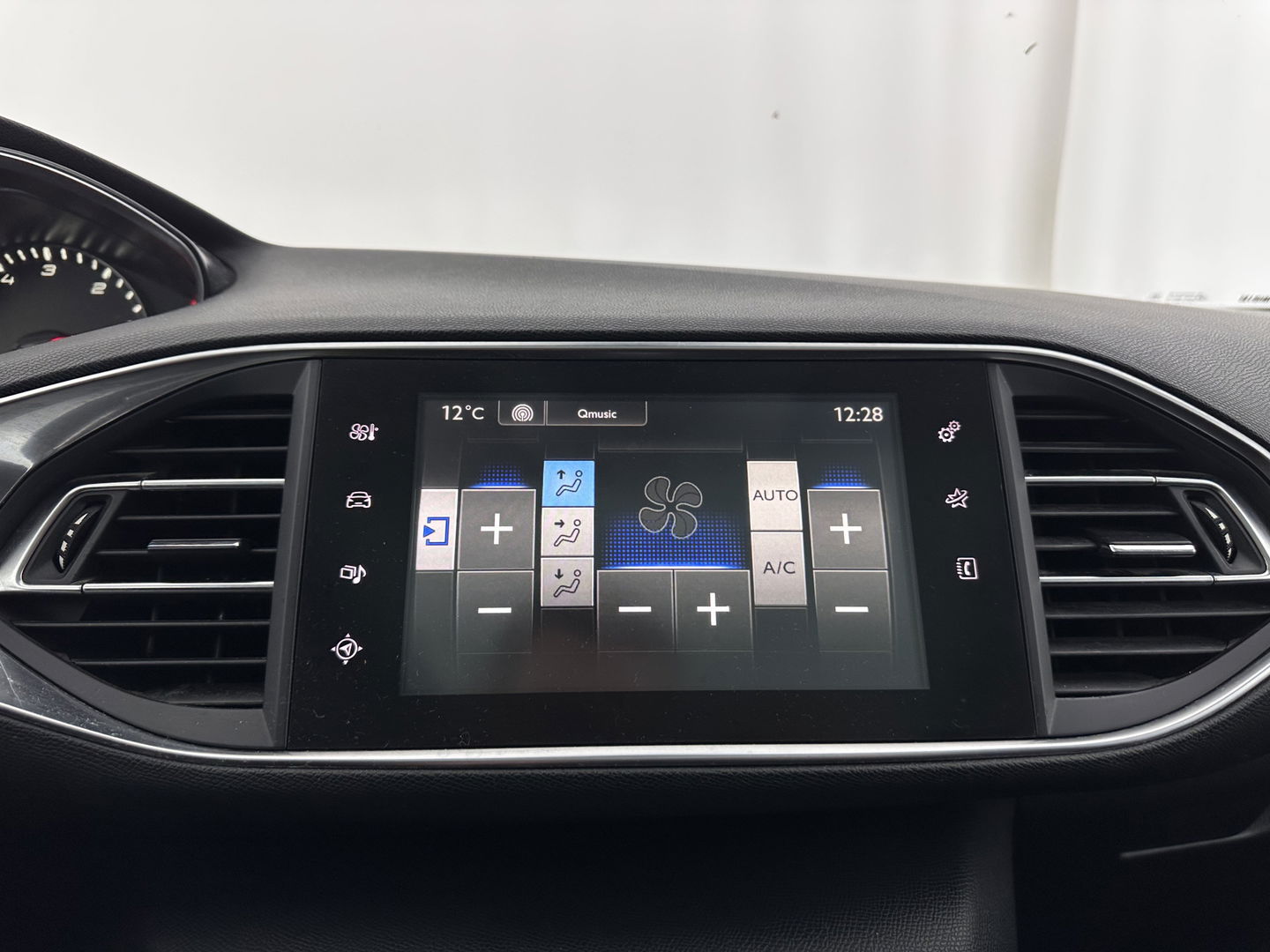 Peugeot 308 SW 1.6 BlueHDI Blue Lease Executive Pack *PANO | NAVI-FULLMAP | COMFORT-SEATS | PRIVACY-GLASS | CAMERA | ECC | PDC | CRUISE | TOWBAR | 16''ALU *