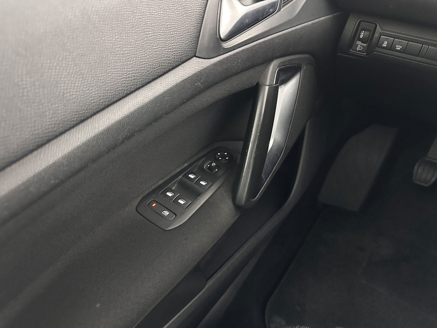 Peugeot 308 SW 1.6 BlueHDI Blue Lease Executive Pack *PANO | NAVI-FULLMAP | COMFORT-SEATS | PRIVACY-GLASS | CAMERA | ECC | PDC | CRUISE | TOWBAR | 16''ALU *