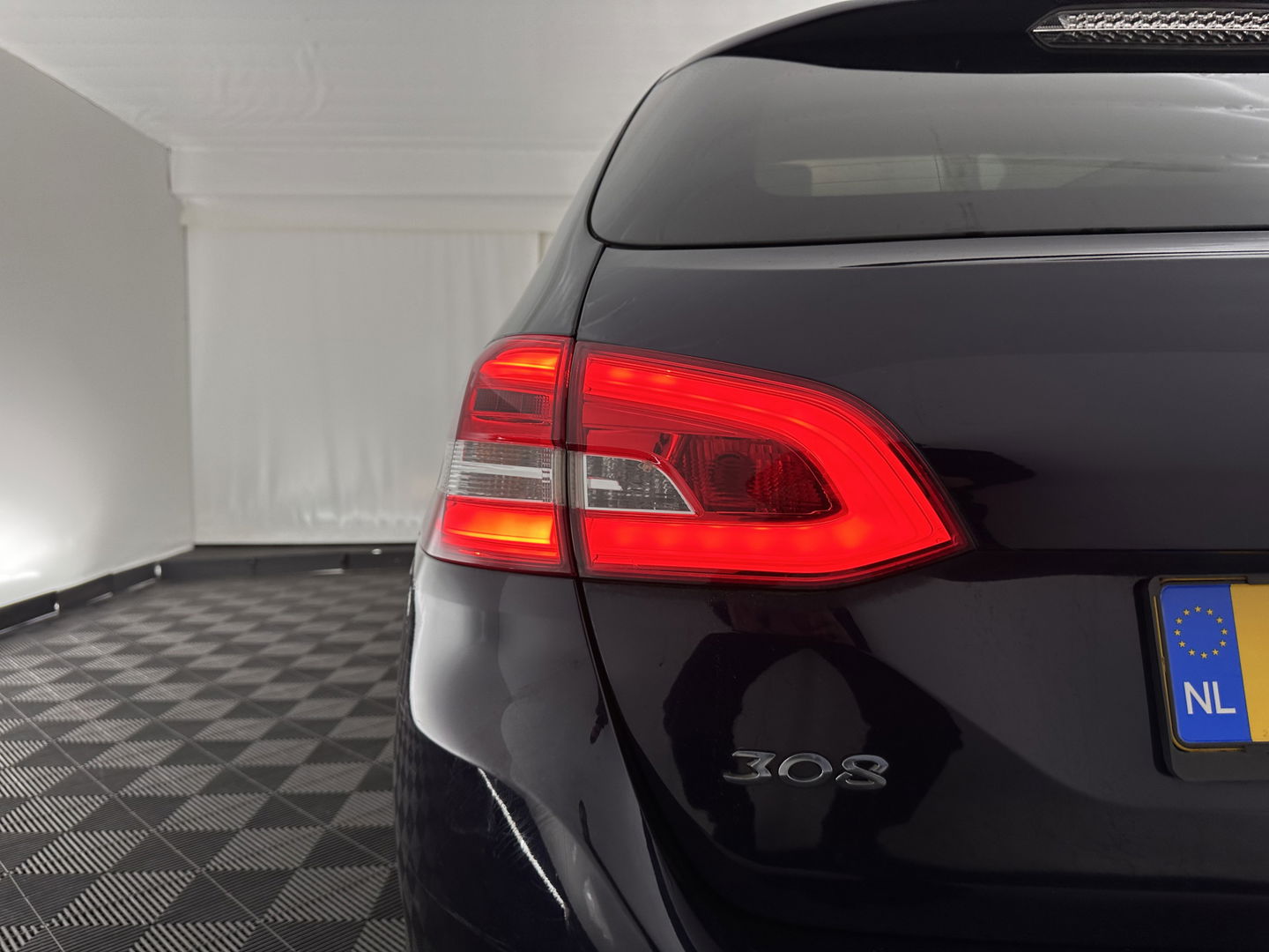 Peugeot 308 SW 1.6 BlueHDI Blue Lease Executive Pack *PANO | NAVI-FULLMAP | COMFORT-SEATS | PRIVACY-GLASS | CAMERA | ECC | PDC | CRUISE | TOWBAR | 16''ALU *