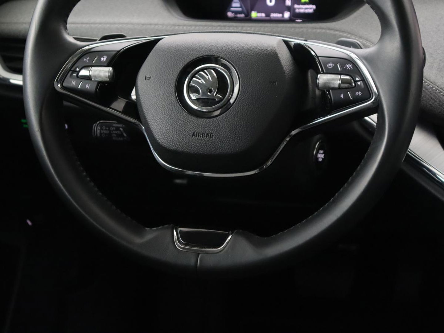 Škoda Enyaq iV 80 | Stoelverwarming | Trekhaak | Adaptive cruise | Camera | Sfeerverlichting | Keyless | Side Assist | Half leder | Stuurverwarming | Navigatie | Climate control