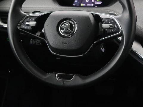 Škoda Enyaq iV 80 | Stoelverwarming | Trekhaak | Adaptive cruise | Camera | Sfeerverlichting | Keyless | Side Assist | Half leder | Stuurverwarming | Navigatie | Climate control