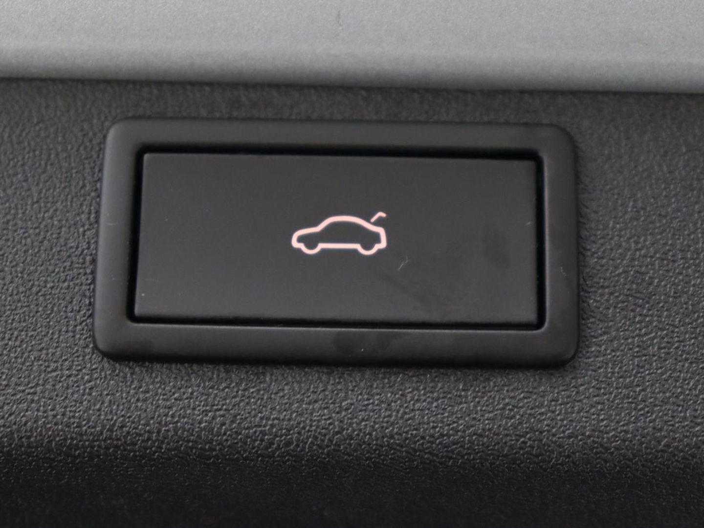 Škoda Enyaq iV 80 | Stoelverwarming | Trekhaak | Adaptive cruise | Camera | Sfeerverlichting | Keyless | Side Assist | Half leder | Stuurverwarming | Navigatie | Climate control