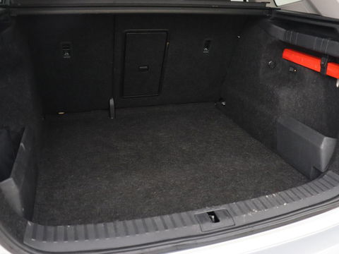 Škoda Enyaq iV 80 | Stoelverwarming | Trekhaak | Adaptive cruise | Camera | Sfeerverlichting | Keyless | Side Assist | Half leder | Stuurverwarming | Navigatie | Climate control