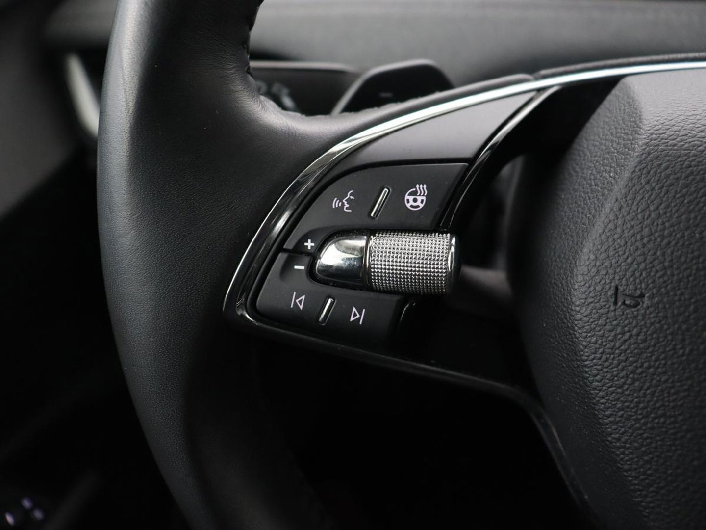 Škoda Enyaq iV 80 | Stoelverwarming | Trekhaak | Adaptive cruise | Camera | Sfeerverlichting | Keyless | Side Assist | Half leder | Stuurverwarming | Navigatie | Climate control