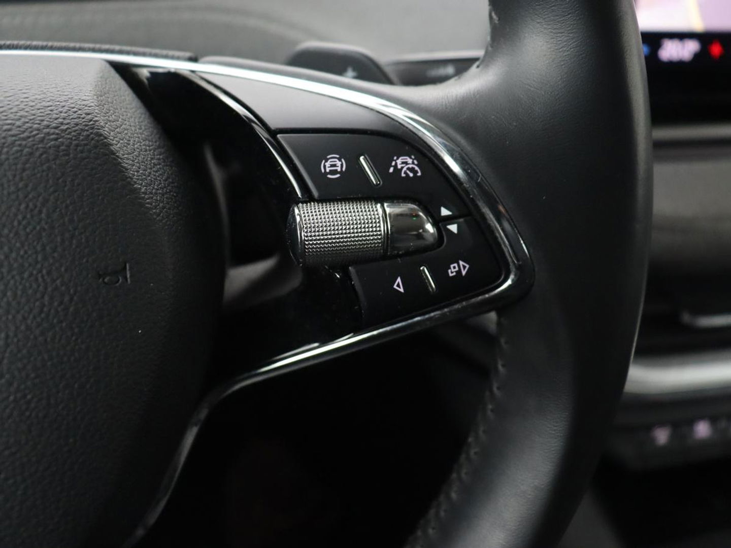 Škoda Enyaq iV 80 | Stoelverwarming | Trekhaak | Adaptive cruise | Camera | Sfeerverlichting | Keyless | Side Assist | Half leder | Stuurverwarming | Navigatie | Climate control