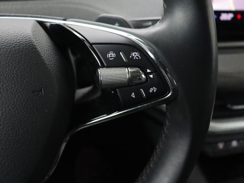 Škoda Enyaq iV 80 | Stoelverwarming | Trekhaak | Adaptive cruise | Camera | Sfeerverlichting | Keyless | Side Assist | Half leder | Stuurverwarming | Navigatie | Climate control