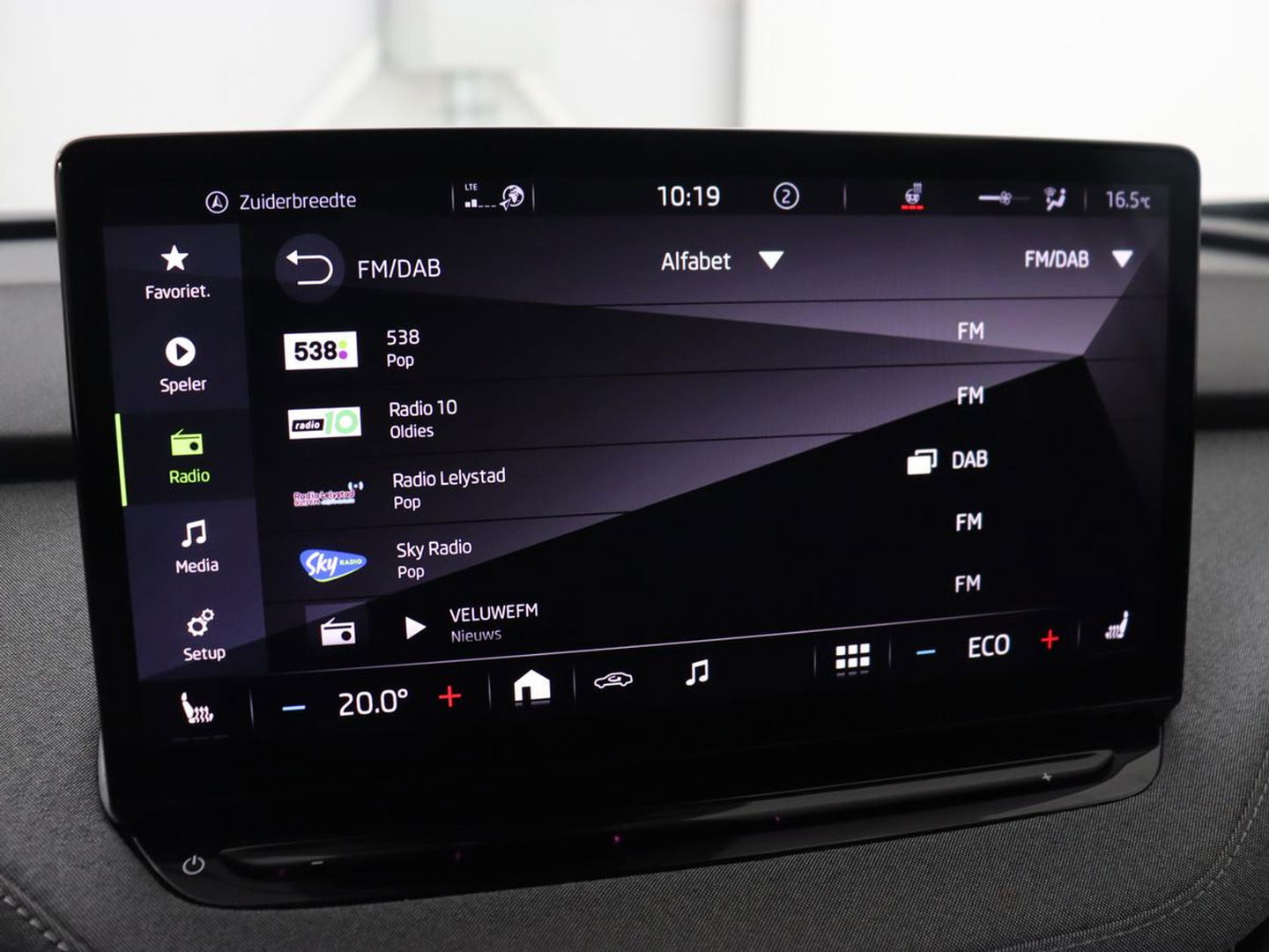 Škoda Enyaq iV 80 | Stoelverwarming | Trekhaak | Adaptive cruise | Camera | Sfeerverlichting | Keyless | Side Assist | Half leder | Stuurverwarming | Navigatie | Climate control