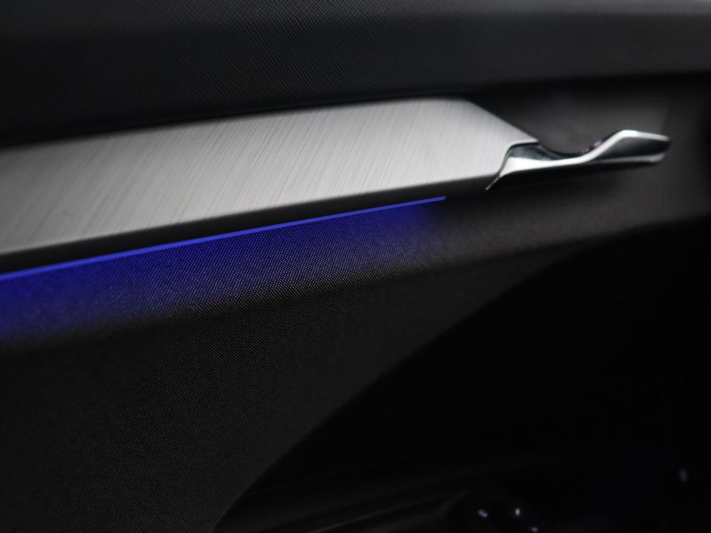 Škoda Enyaq iV 80 | Stoelverwarming | Trekhaak | Adaptive cruise | Camera | Sfeerverlichting | Keyless | Side Assist | Half leder | Stuurverwarming | Navigatie | Climate control