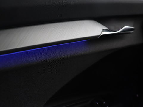 Škoda Enyaq iV 80 | Stoelverwarming | Trekhaak | Adaptive cruise | Camera | Sfeerverlichting | Keyless | Side Assist | Half leder | Stuurverwarming | Navigatie | Climate control