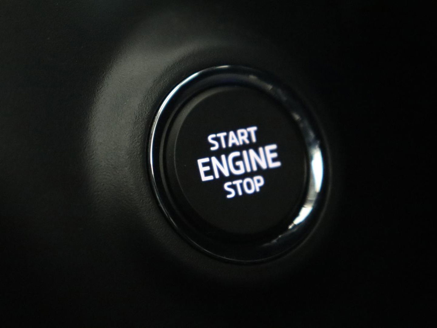 Škoda Enyaq iV 80 | Stoelverwarming | Trekhaak | Adaptive cruise | Camera | Sfeerverlichting | Keyless | Side Assist | Half leder | Stuurverwarming | Navigatie | Climate control