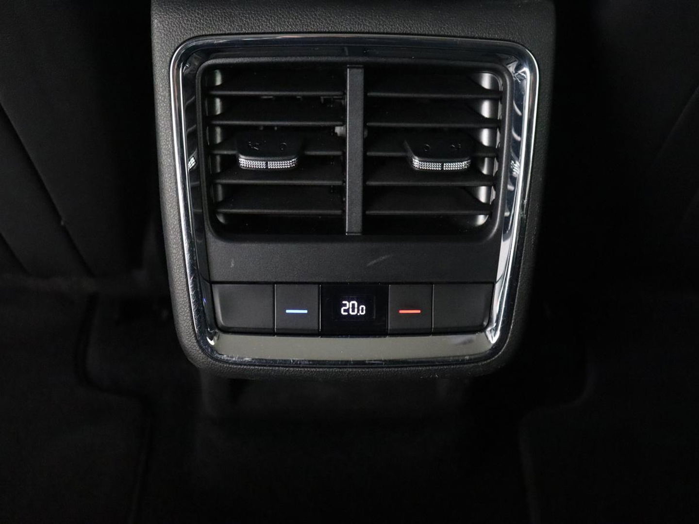 Škoda Enyaq iV 80 | Stoelverwarming | Trekhaak | Adaptive cruise | Camera | Sfeerverlichting | Keyless | Side Assist | Half leder | Stuurverwarming | Navigatie | Climate control