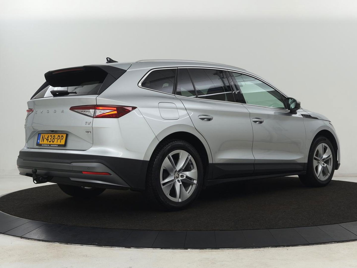 Škoda Enyaq iV 80 | Stoelverwarming | Trekhaak | Adaptive cruise | Camera | Sfeerverlichting | Keyless | Side Assist | Half leder | Stuurverwarming | Navigatie | Climate control