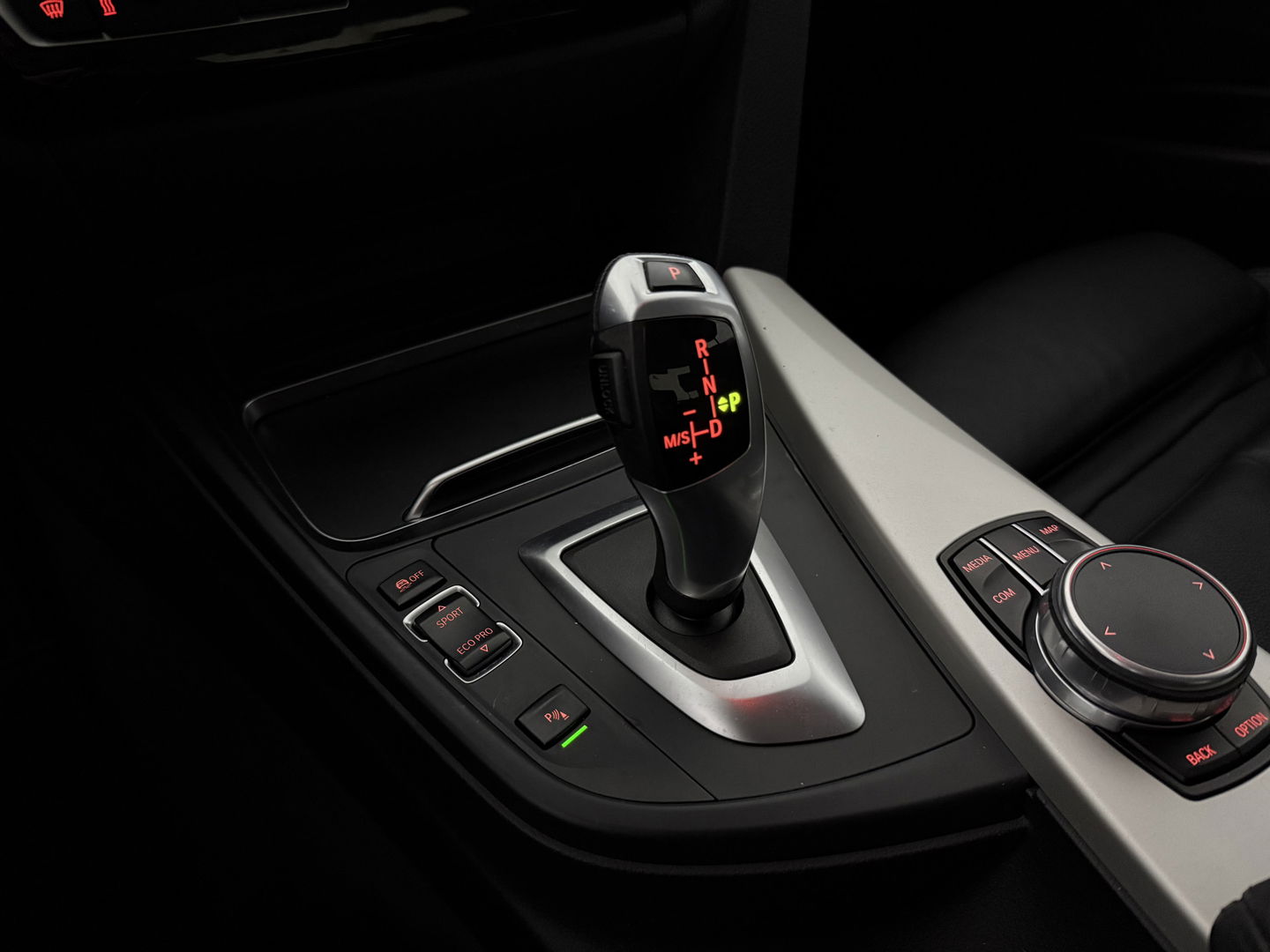 BMW 3-serie 316d High Executive | Clima | Cruise | Stoelverw. | Trekh. | Navi | Parkeersens. | NAP