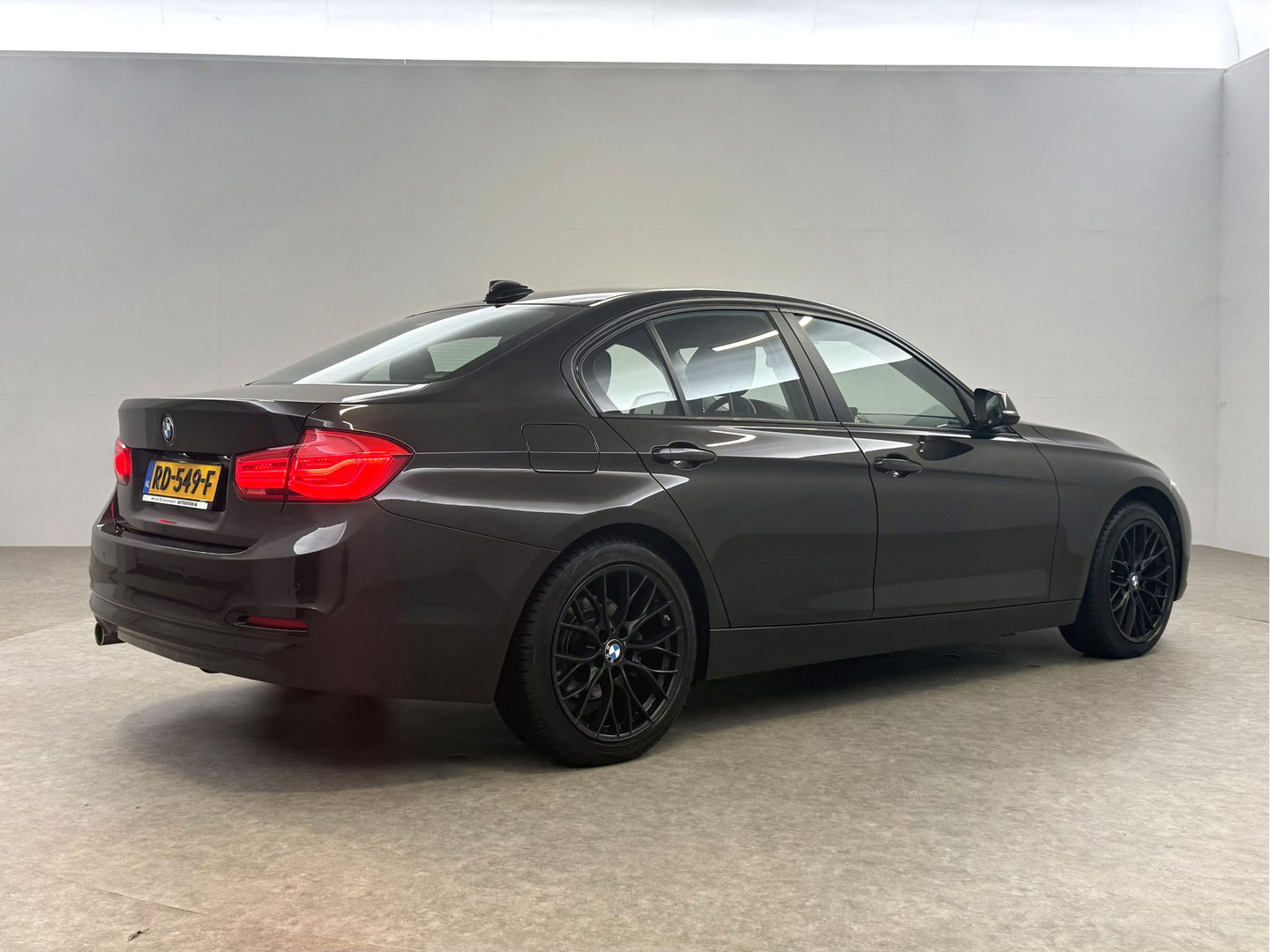 BMW 3-serie 316d High Executive | Clima | Cruise | Stoelverw. | Trekh. | Navi | Parkeersens. | NAP