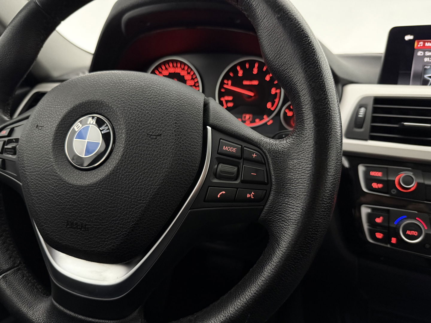 BMW 3-serie 316d High Executive | Clima | Cruise | Stoelverw. | Trekh. | Navi | Parkeersens. | NAP