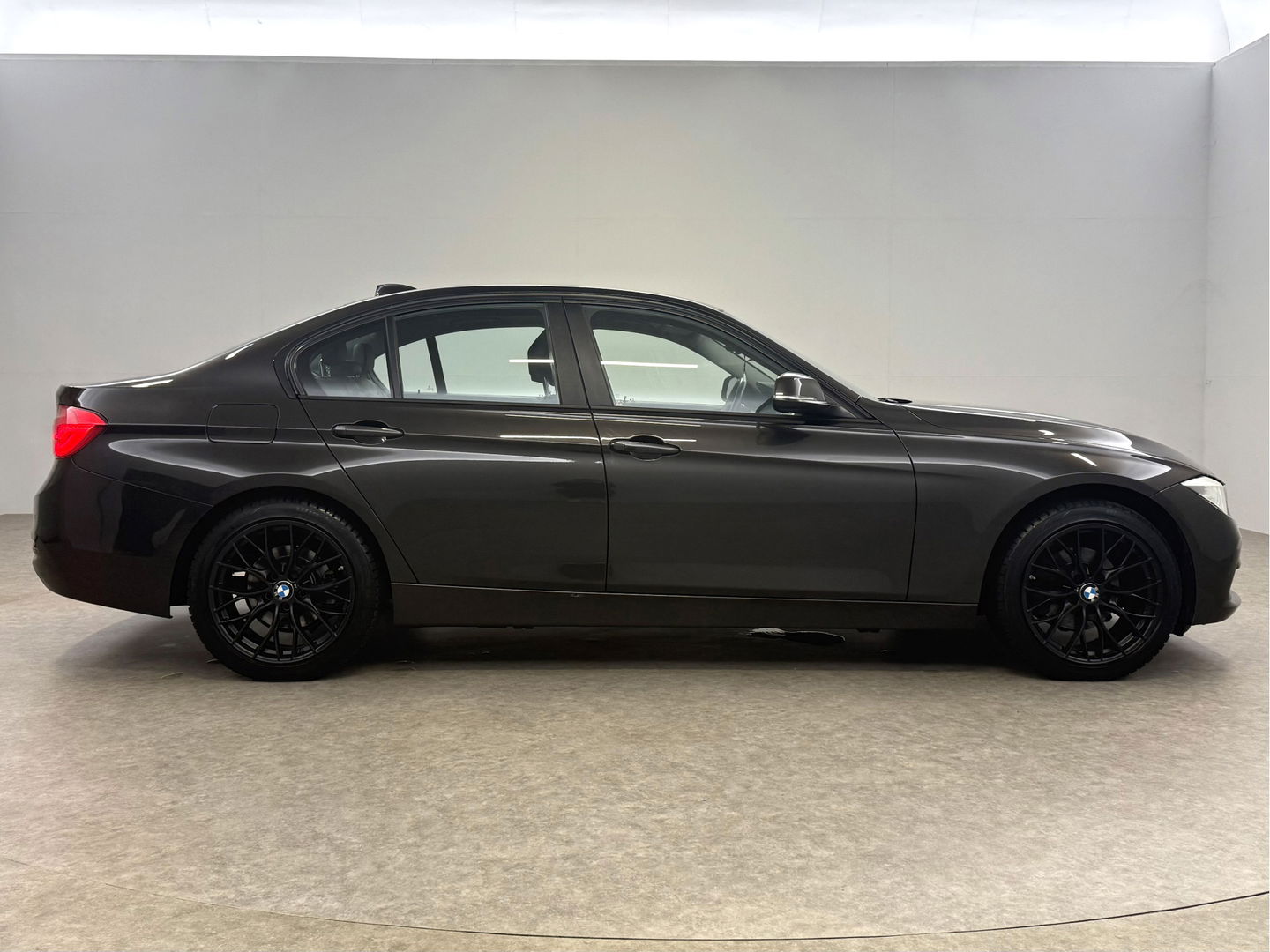 BMW 3-serie 316d High Executive | Clima | Cruise | Stoelverw. | Trekh. | Navi | Parkeersens. | NAP