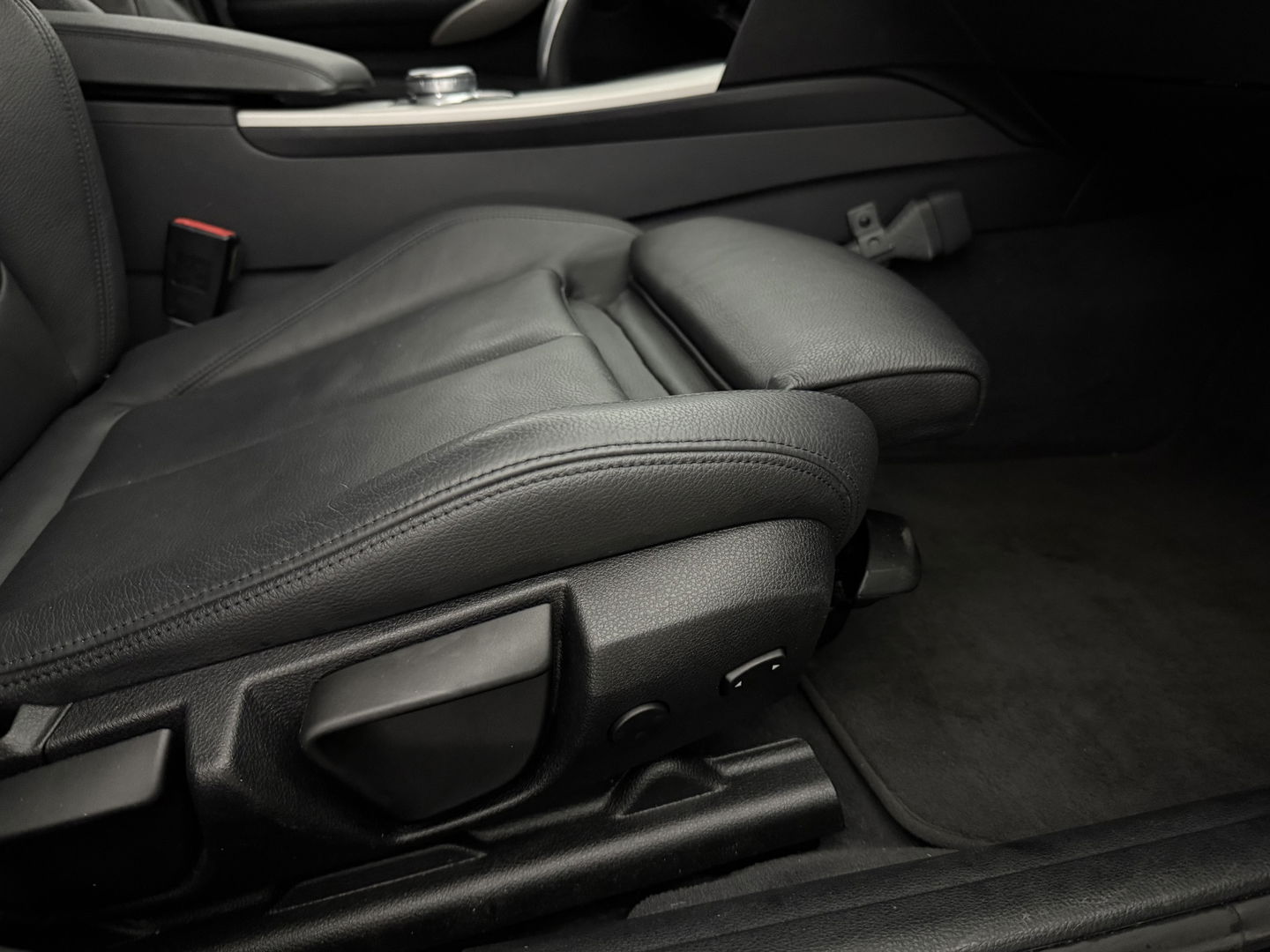 BMW 3-serie 316d High Executive | Clima | Cruise | Stoelverw. | Trekh. | Navi | Parkeersens. | NAP