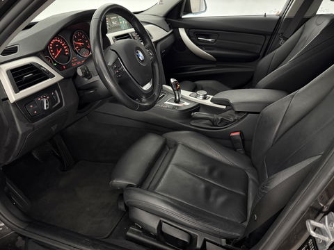 BMW 3-serie 316d High Executive | Clima | Cruise | Stoelverw. | Trekh. | Navi | Parkeersens. | NAP