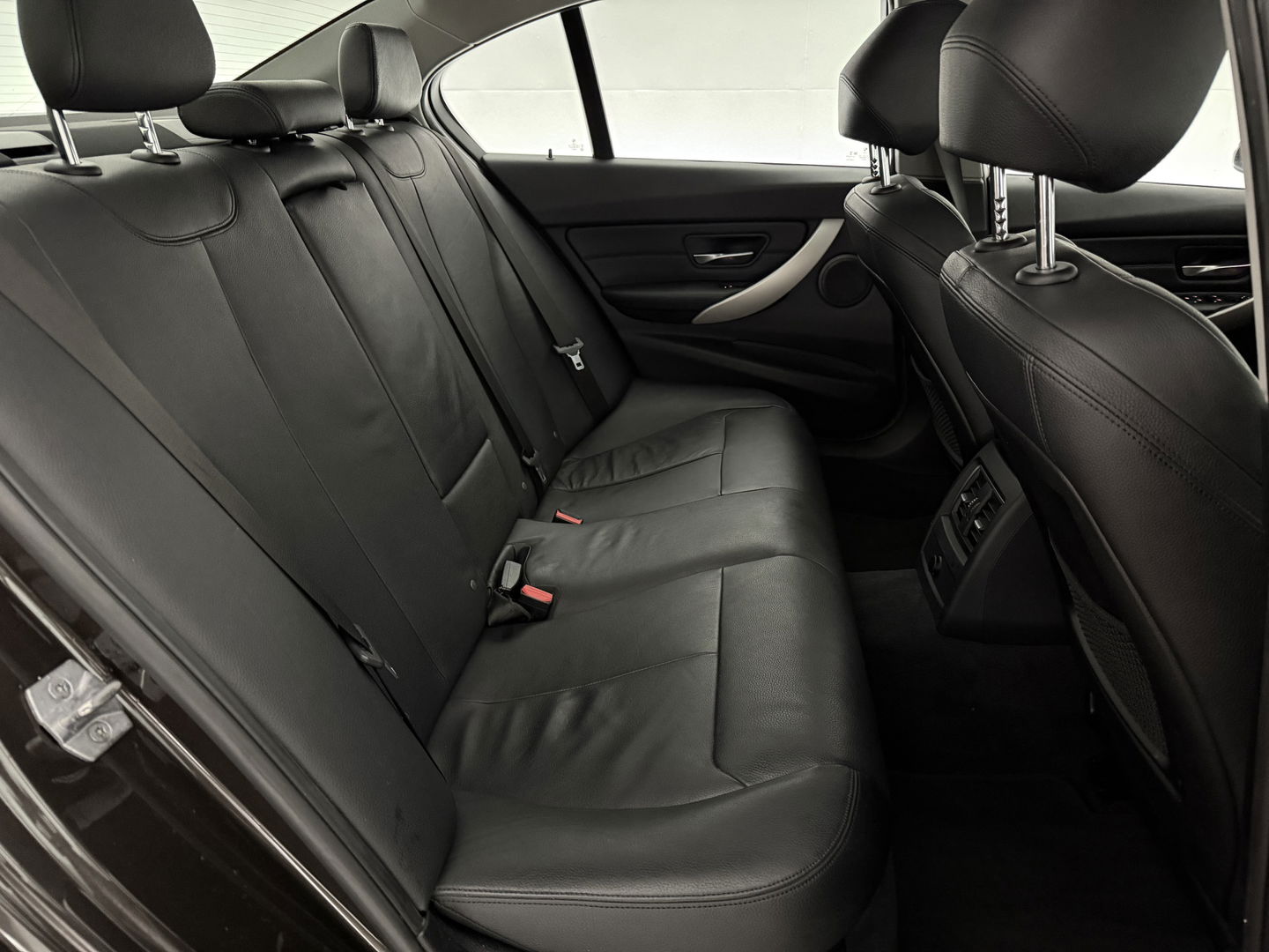 BMW 3-serie 316d High Executive | Clima | Cruise | Stoelverw. | Trekh. | Navi | Parkeersens. | NAP