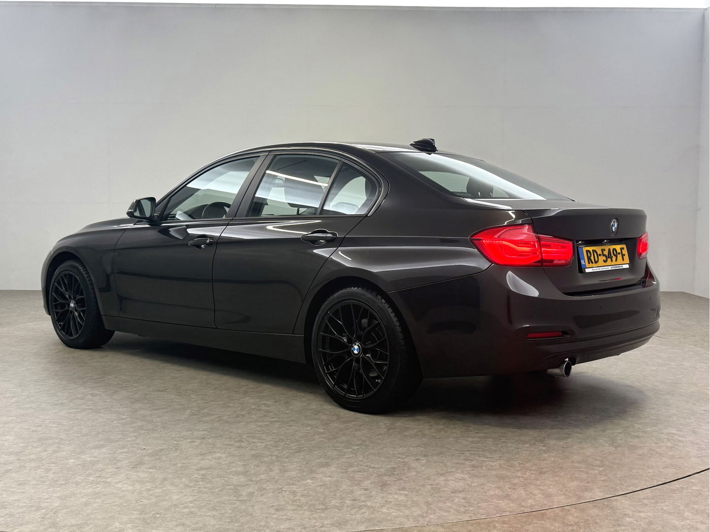 BMW 3-serie 316d High Executive | Clima | Cruise | Stoelverw. | Trekh. | Navi | Parkeersens. | NAP