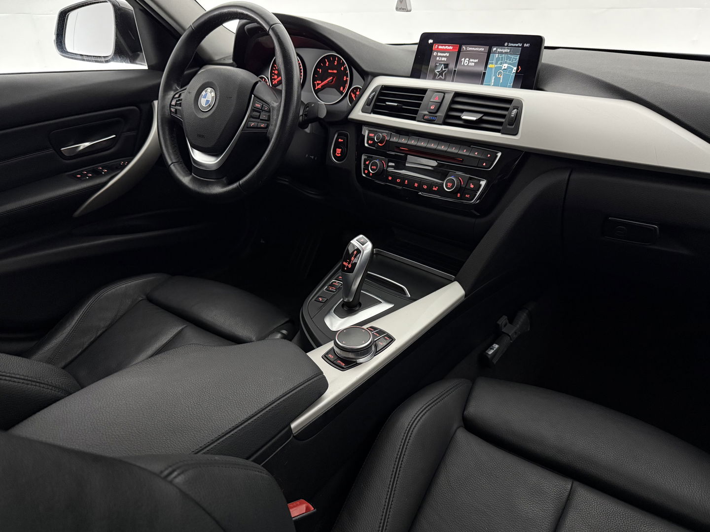 BMW 3-serie 316d High Executive | Clima | Cruise | Stoelverw. | Trekh. | Navi | Parkeersens. | NAP