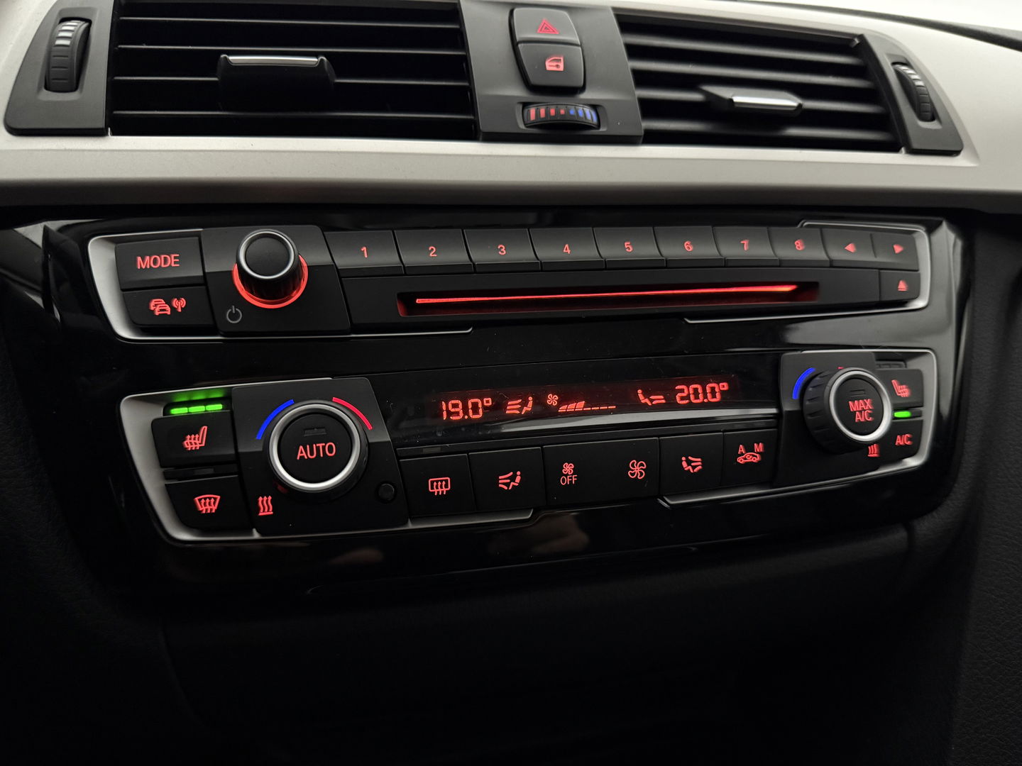 BMW 3-serie 316d High Executive | Clima | Cruise | Stoelverw. | Trekh. | Navi | Parkeersens. | NAP