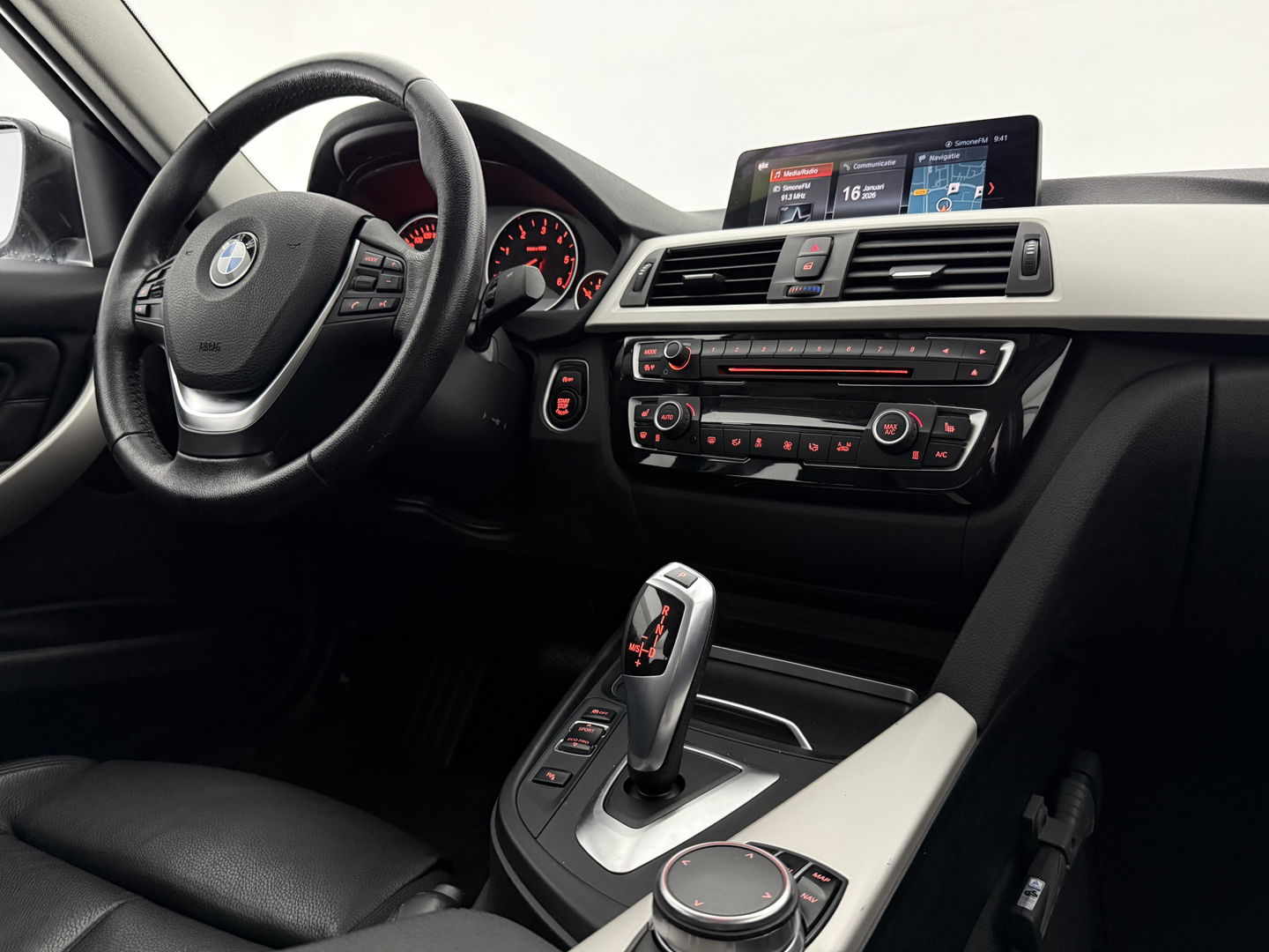 BMW 3-serie 316d High Executive | Clima | Cruise | Stoelverw. | Trekh. | Navi | Parkeersens. | NAP