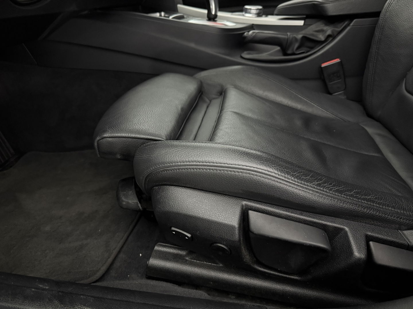 BMW 3-serie 316d High Executive | Clima | Cruise | Stoelverw. | Trekh. | Navi | Parkeersens. | NAP