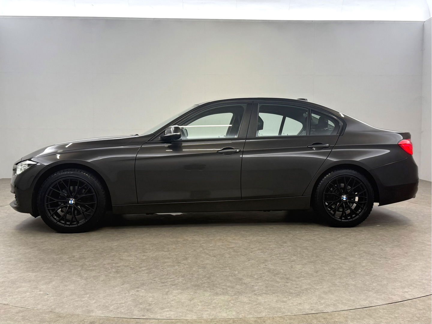 BMW 3-serie 316d High Executive | Clima | Cruise | Stoelverw. | Trekh. | Navi | Parkeersens. | NAP