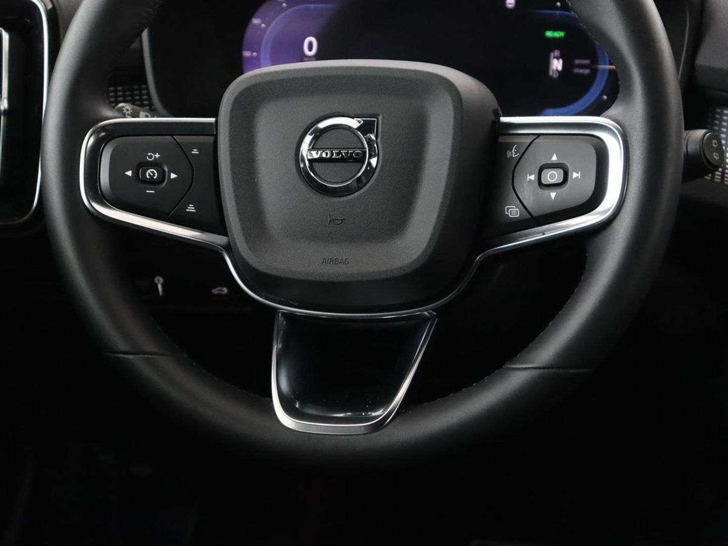 Volvo XC40 Recharge Plus | Trekhaak | Stoel & stuurverwarming | Warmtepomp | Adaptive cruise | Carplay | Navigatie | Camera | Leder/Alcantara | Full LED | DAB | Standkachel | Bluetooth | Climate control