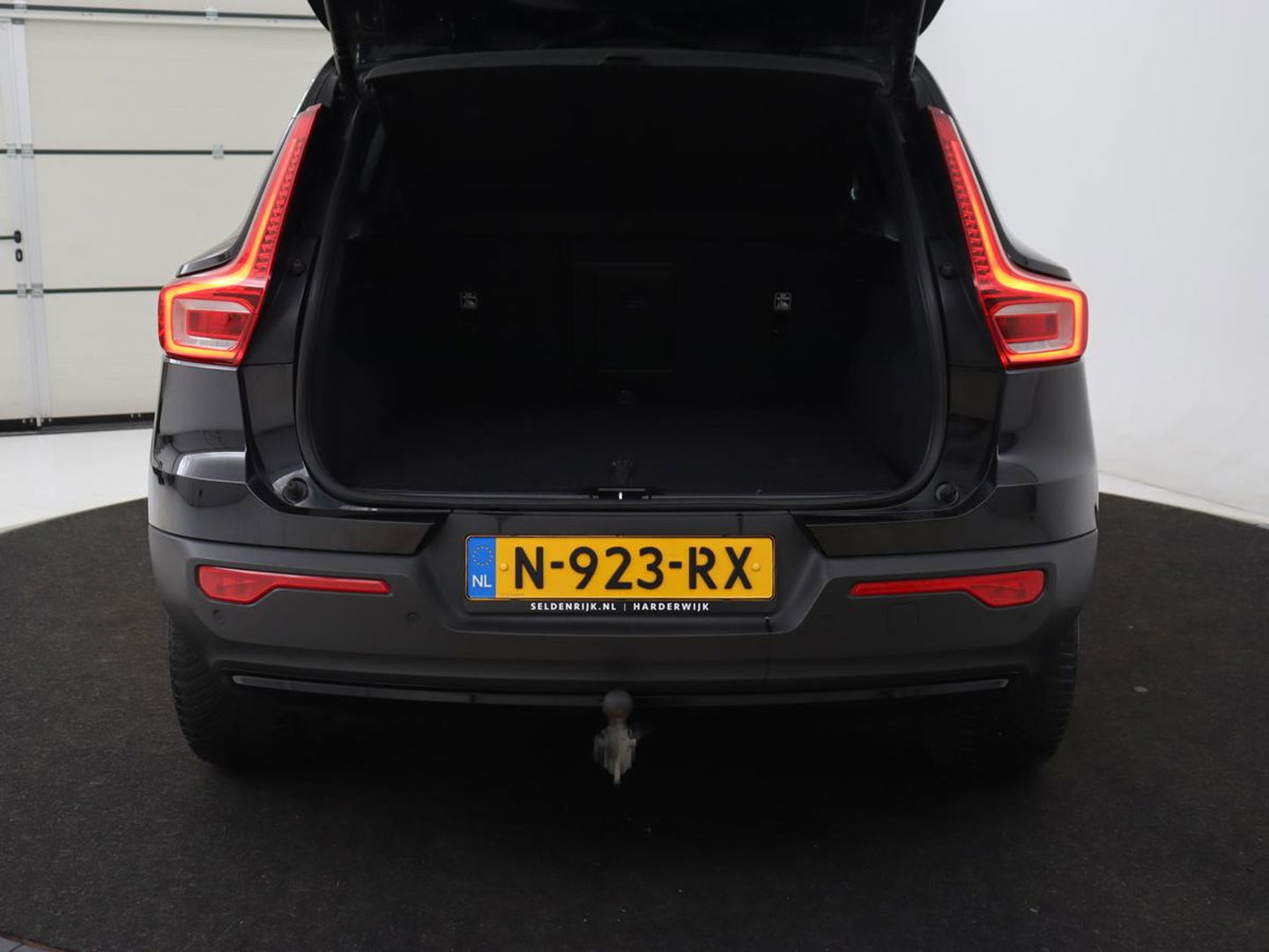 Volvo XC40 Recharge Plus | Trekhaak | Stoel & stuurverwarming | Warmtepomp | Adaptive cruise | Carplay | Navigatie | Camera | Leder/Alcantara | Full LED | DAB | Standkachel | Bluetooth | Climate control