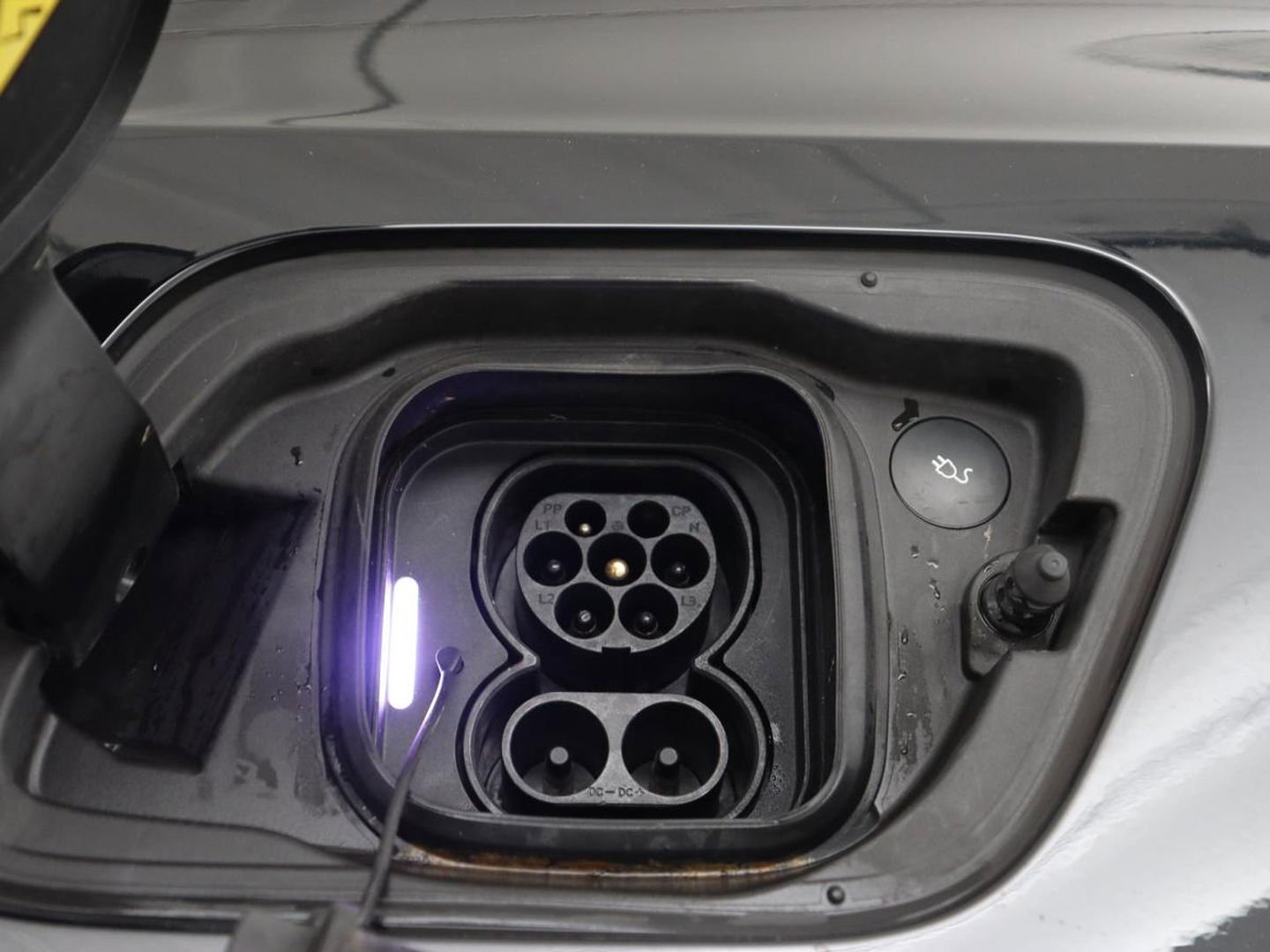 Volvo XC40 Recharge Plus | Trekhaak | Stoel & stuurverwarming | Warmtepomp | Adaptive cruise | Carplay | Navigatie | Camera | Leder/Alcantara | Full LED | DAB | Standkachel | Bluetooth | Climate control