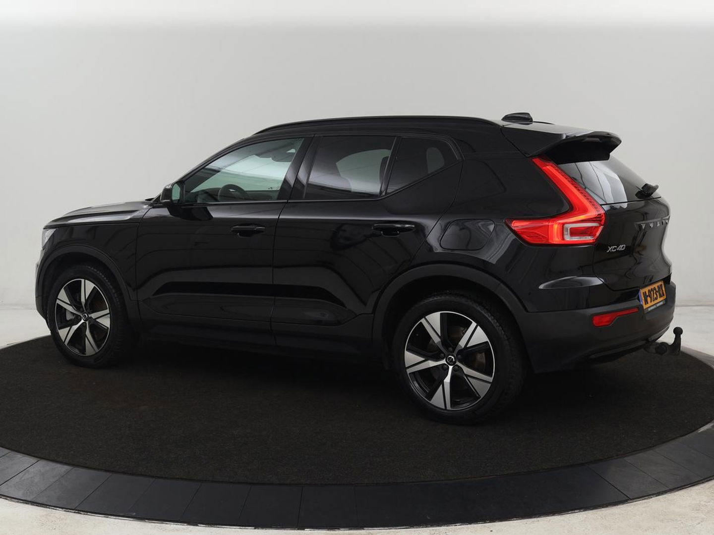 Volvo XC40 Recharge Plus | Trekhaak | Stoel & stuurverwarming | Warmtepomp | Adaptive cruise | Carplay | Navigatie | Camera | Leder/Alcantara | Full LED | DAB | Standkachel | Bluetooth | Climate control