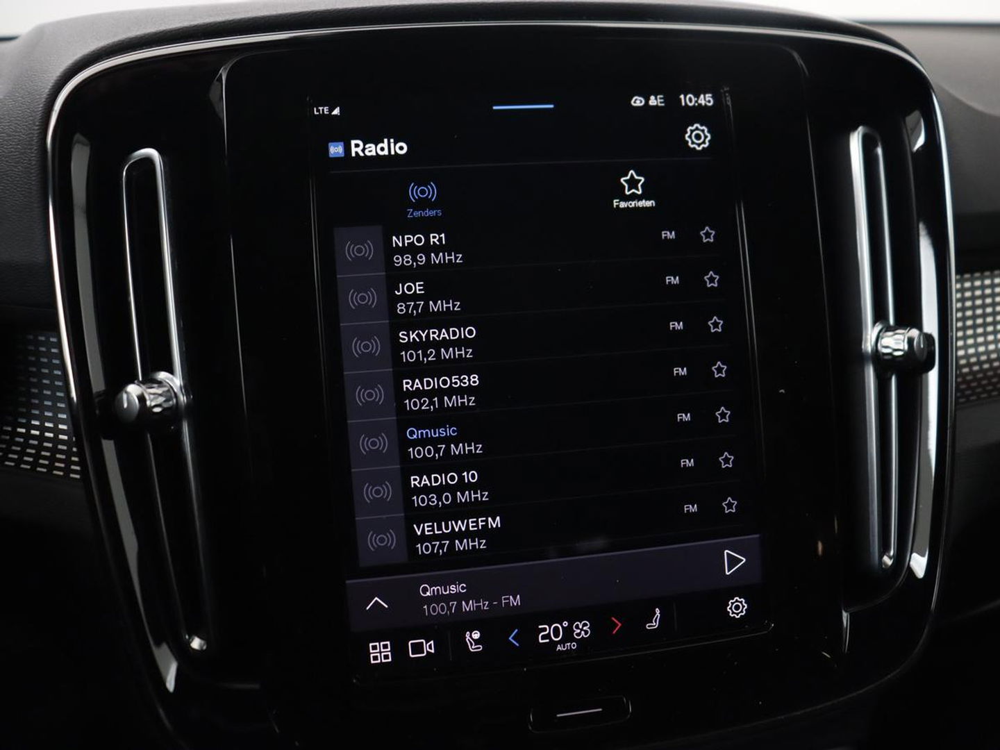 Volvo XC40 Recharge Plus | Trekhaak | Stoel & stuurverwarming | Warmtepomp | Adaptive cruise | Carplay | Navigatie | Camera | Leder/Alcantara | Full LED | DAB | Standkachel | Bluetooth | Climate control