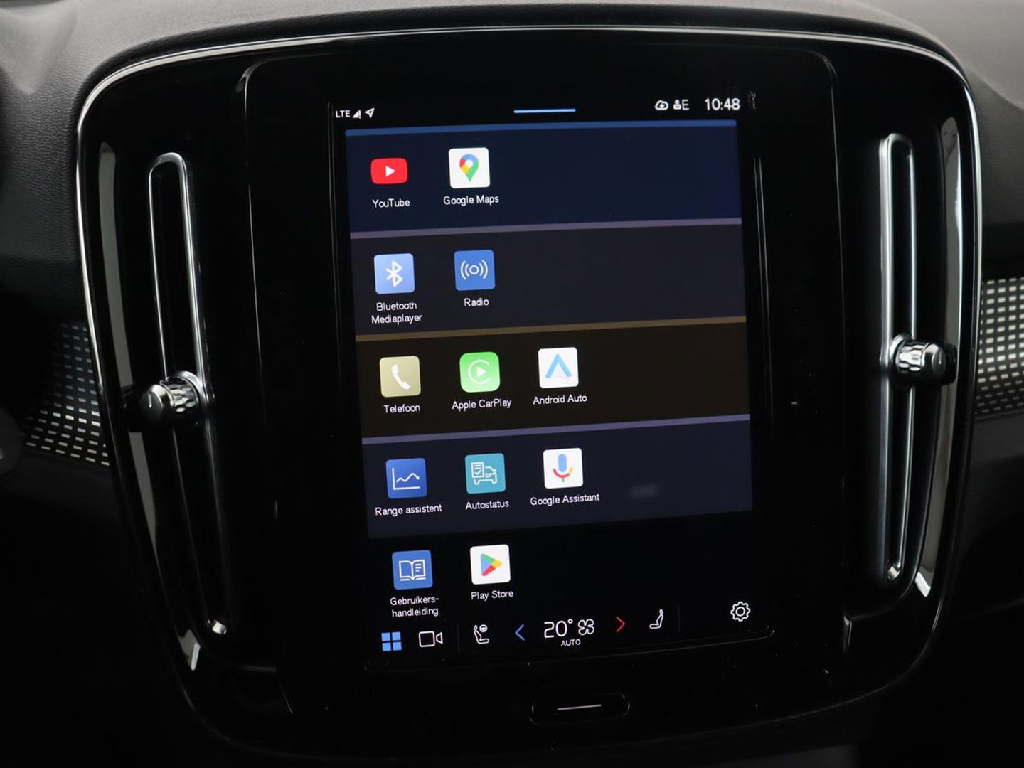 Volvo XC40 Recharge Plus | Trekhaak | Stoel & stuurverwarming | Warmtepomp | Adaptive cruise | Carplay | Navigatie | Camera | Leder/Alcantara | Full LED | DAB | Standkachel | Bluetooth | Climate control