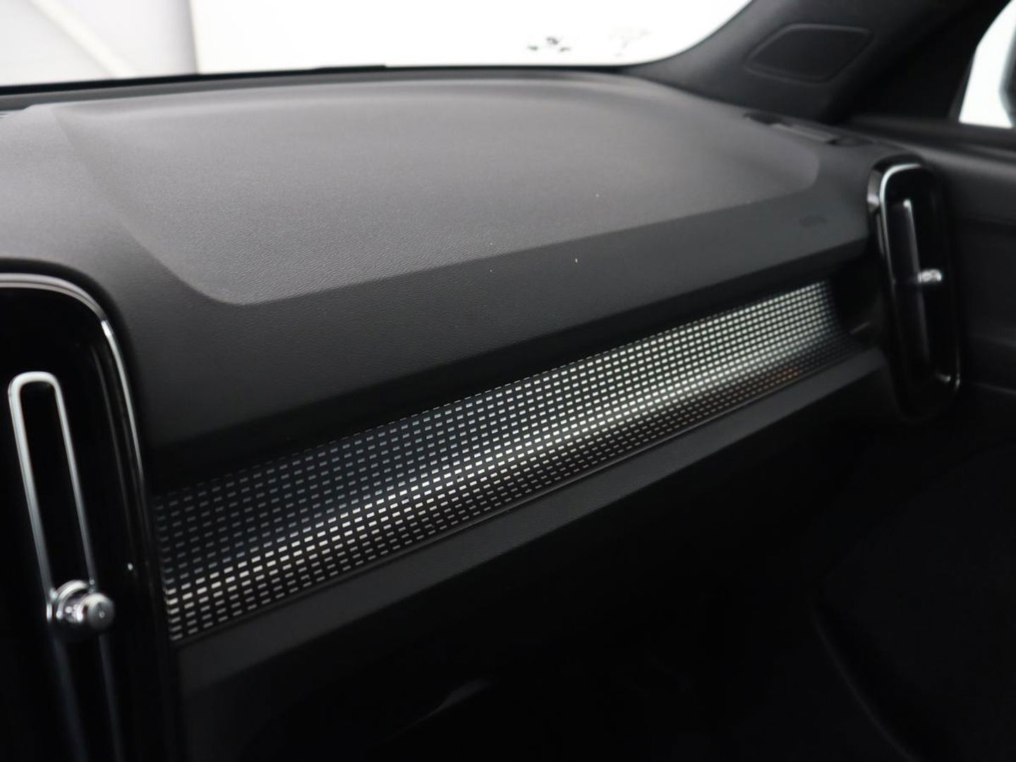 Volvo XC40 Recharge Plus | Trekhaak | Stoel & stuurverwarming | Warmtepomp | Adaptive cruise | Carplay | Navigatie | Camera | Leder/Alcantara | Full LED | DAB | Standkachel | Bluetooth | Climate control