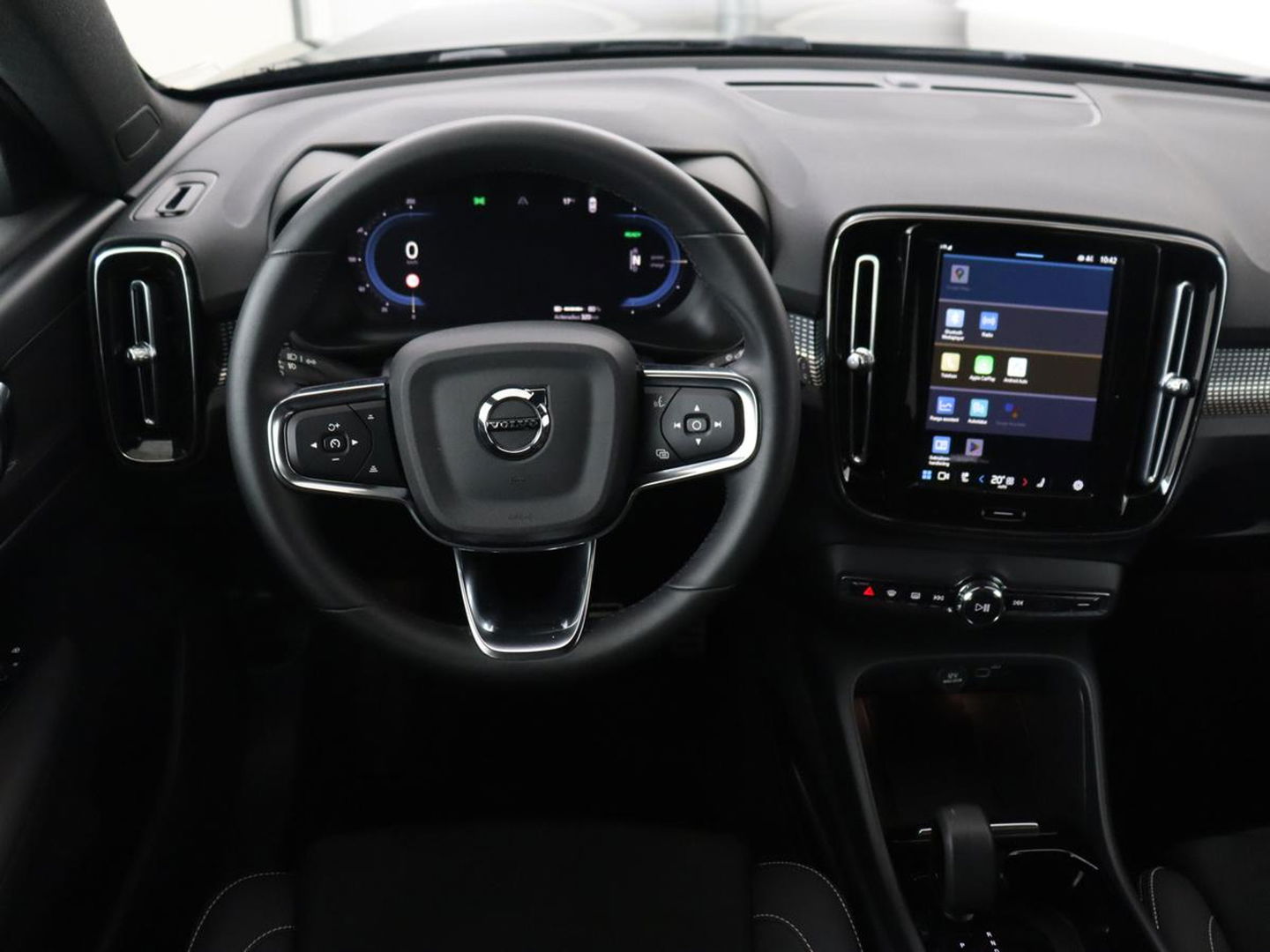 Volvo XC40 Recharge Plus | Trekhaak | Stoel & stuurverwarming | Warmtepomp | Adaptive cruise | Carplay | Navigatie | Camera | Leder/Alcantara | Full LED | DAB | Standkachel | Bluetooth | Climate control