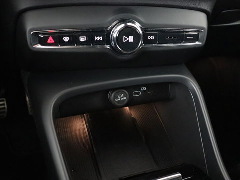 Volvo XC40 Recharge Plus | Trekhaak | Stoel & stuurverwarming | Warmtepomp | Adaptive cruise | Carplay | Navigatie | Camera | Leder/Alcantara | Full LED | DAB | Standkachel | Bluetooth | Climate control