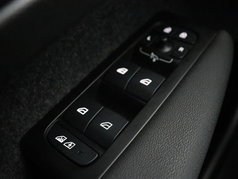 Volvo XC40 Recharge Plus | Trekhaak | Stoel & stuurverwarming | Warmtepomp | Adaptive cruise | Carplay | Navigatie | Camera | Leder/Alcantara | Full LED | DAB | Standkachel | Bluetooth | Climate control