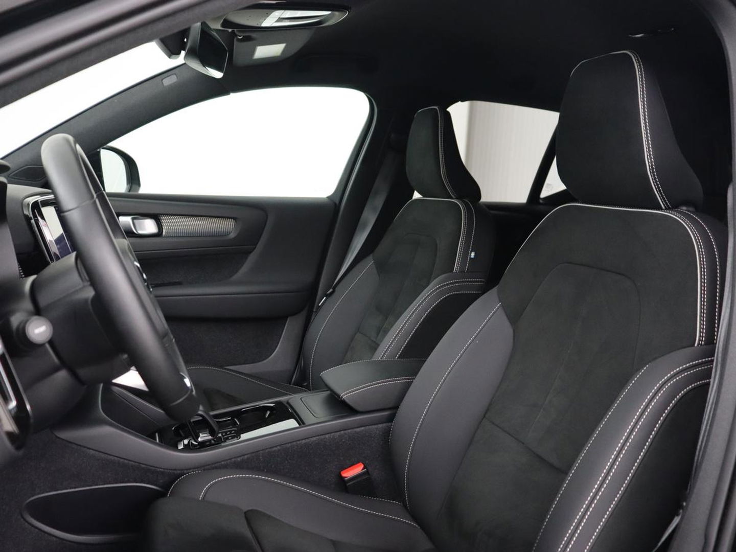 Volvo XC40 Recharge Plus | Trekhaak | Stoel & stuurverwarming | Warmtepomp | Adaptive cruise | Carplay | Navigatie | Camera | Leder/Alcantara | Full LED | DAB | Standkachel | Bluetooth | Climate control