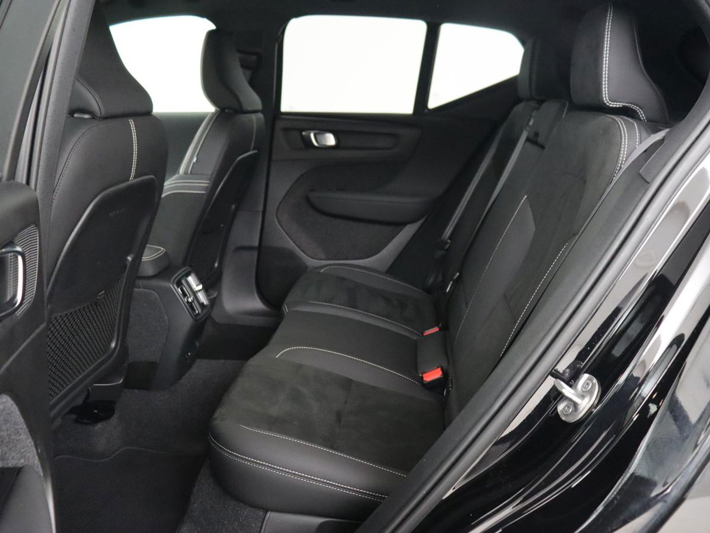 Volvo XC40 Recharge Plus | Trekhaak | Stoel & stuurverwarming | Warmtepomp | Adaptive cruise | Carplay | Navigatie | Camera | Leder/Alcantara | Full LED | DAB | Standkachel | Bluetooth | Climate control