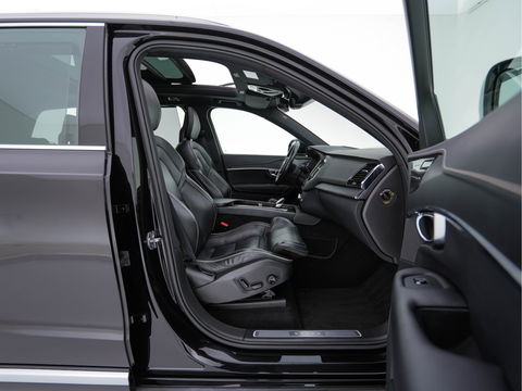 Volvo XC90 2.0 T8 Twin Engine AWD Inscription Intro Edition (INCL.BTW) Aut. *PANO | HEAD-UP | LUXURY-LEATHER | FULL-LED | MEMORY-PACK | DIGI-COCKPIT | HARMAN/KARDON | CAMERA | HEATED/COOLED-COMFORTSEATS | LANE-ASSIST | CARPLAY | ECC | PDC | CRUISE | 2