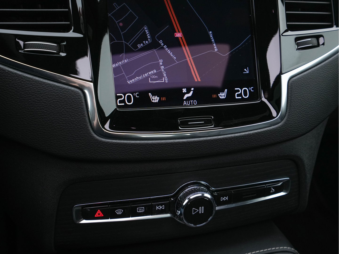 Volvo XC90 2.0 T8 Twin Engine AWD Inscription Intro Edition (INCL.BTW) Aut. *PANO | HEAD-UP | LUXURY-LEATHER | FULL-LED | MEMORY-PACK | DIGI-COCKPIT | HARMAN/KARDON | CAMERA | HEATED/COOLED-COMFORTSEATS | LANE-ASSIST | CARPLAY | ECC | PDC | CRUISE | 2