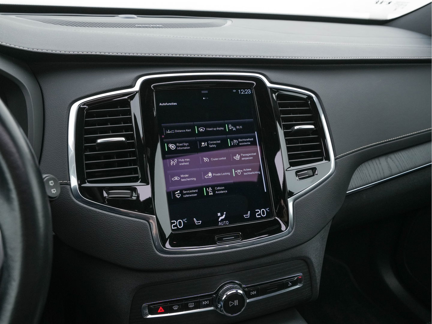 Volvo XC90 2.0 T8 Twin Engine AWD Inscription Intro Edition (INCL.BTW) Aut. *PANO | HEAD-UP | LUXURY-LEATHER | FULL-LED | MEMORY-PACK | DIGI-COCKPIT | HARMAN/KARDON | CAMERA | HEATED/COOLED-COMFORTSEATS | LANE-ASSIST | CARPLAY | ECC | PDC | CRUISE | 2