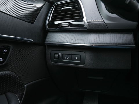 Volvo XC90 2.0 T8 Twin Engine AWD Inscription Intro Edition (INCL.BTW) Aut. *PANO | HEAD-UP | LUXURY-LEATHER | FULL-LED | MEMORY-PACK | DIGI-COCKPIT | HARMAN/KARDON | CAMERA | HEATED/COOLED-COMFORTSEATS | LANE-ASSIST | CARPLAY | ECC | PDC | CRUISE | 2